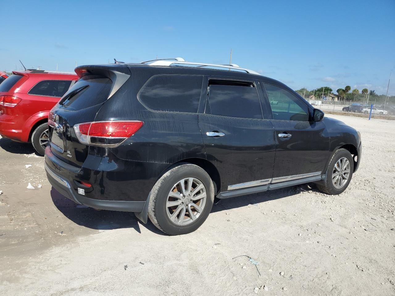 Image 3 of 2014 NISSAN PATHFINDER S 2014 with VIN 5N1AR2MM1EC637242