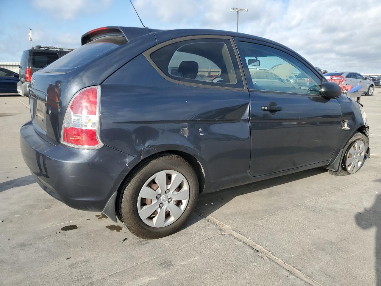 Obraz 3 z 2009 HYUNDAI ACCENT GS 2009 z VIN KMHCM36C19U115759
