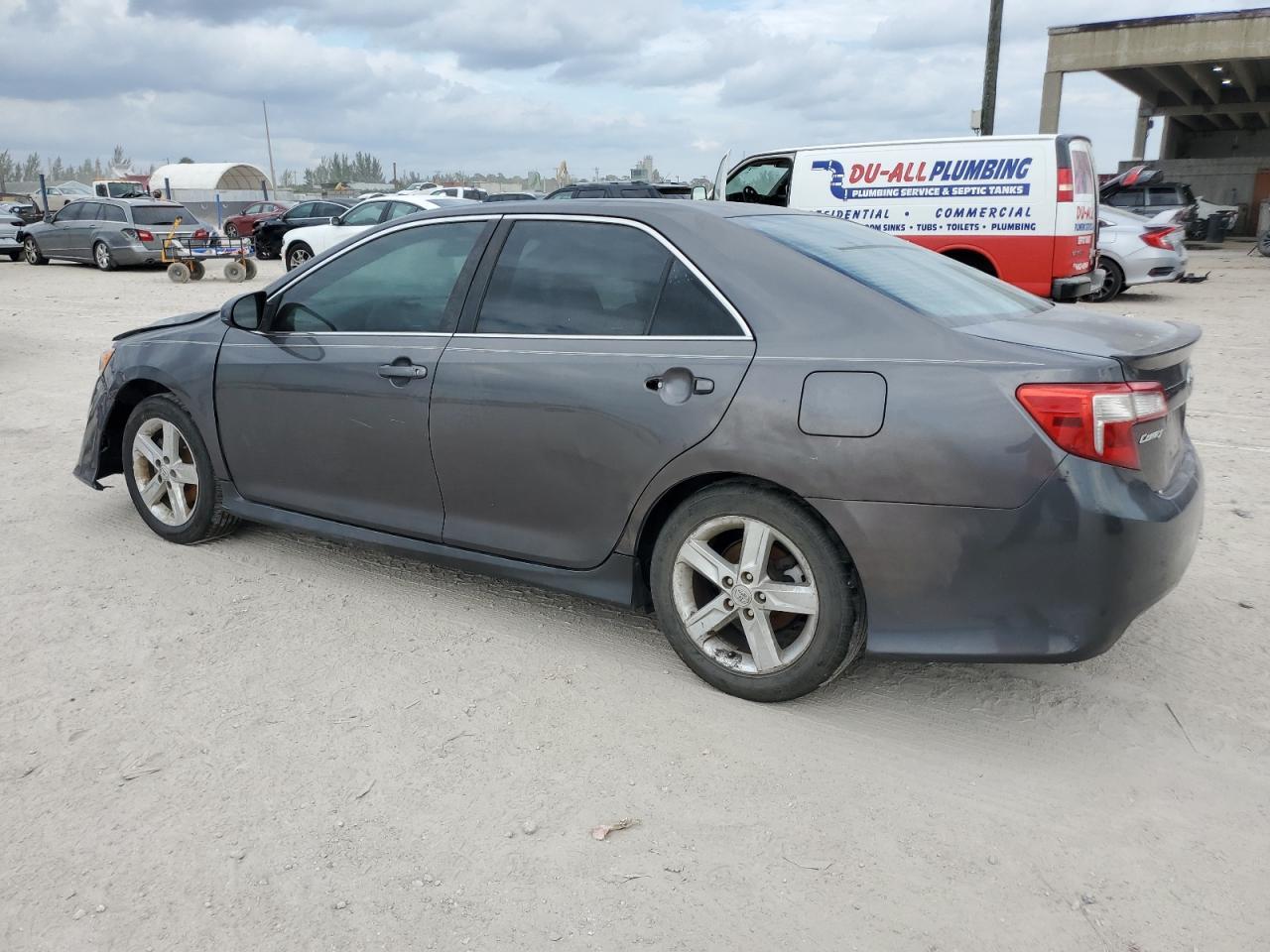 Image 2 of 2013 TOYOTA CAMRY L 2013 with VIN 4T1BF1FK6DU227418