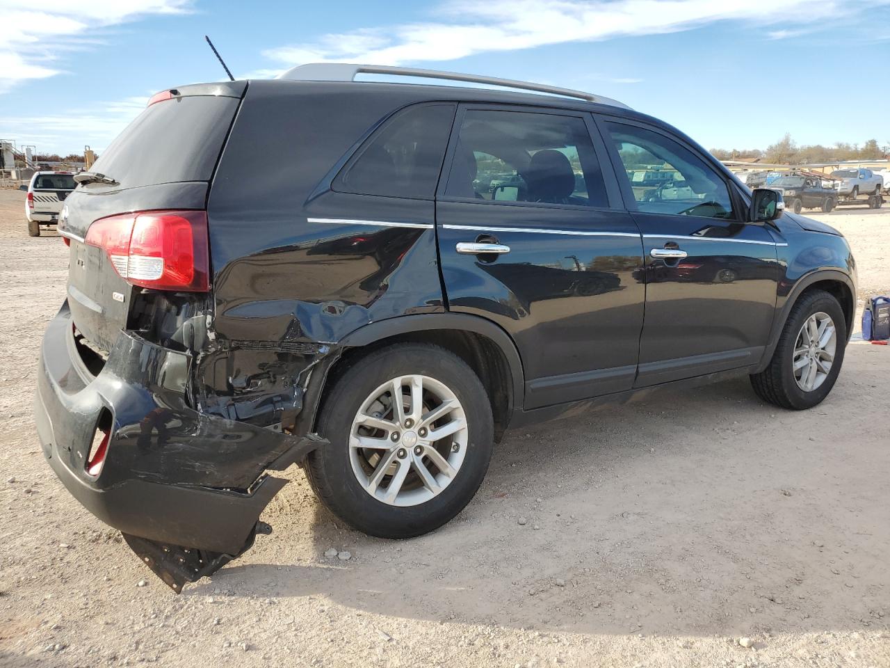 Image 3 of 2015 KIA SORENTO LX 2015 with VIN 5XYKT3A65FG643709