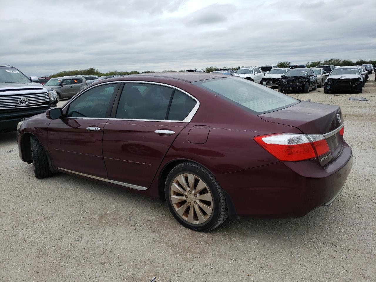 Изображение 2 2013 HONDA ACCORD EX 2013 с VIN 1HGCR2F77DA097850