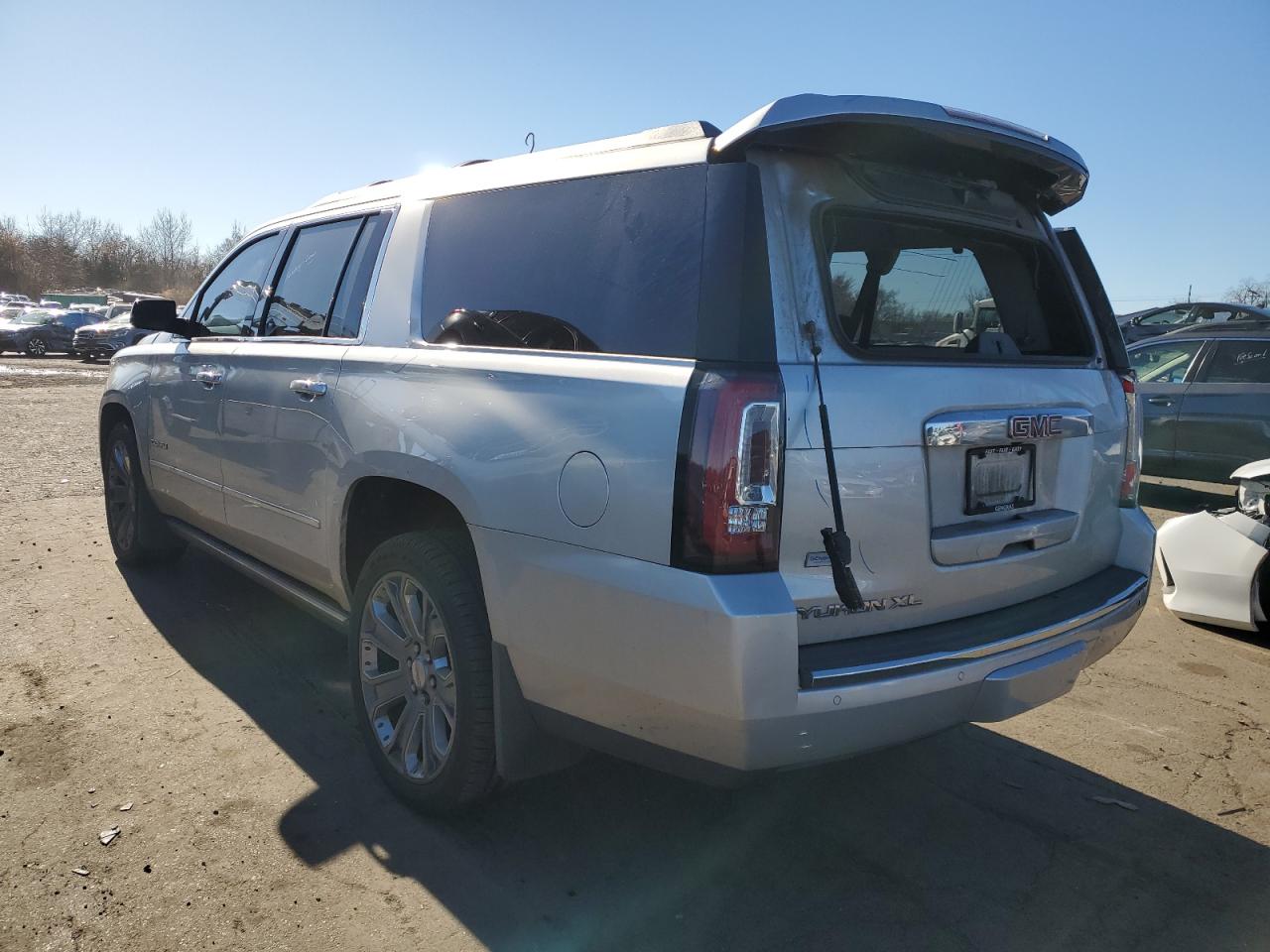 Obraz 2 z 2015 GMC YUKON XL DENALI 2015 z VIN 1GKS2JKJ3FR162907