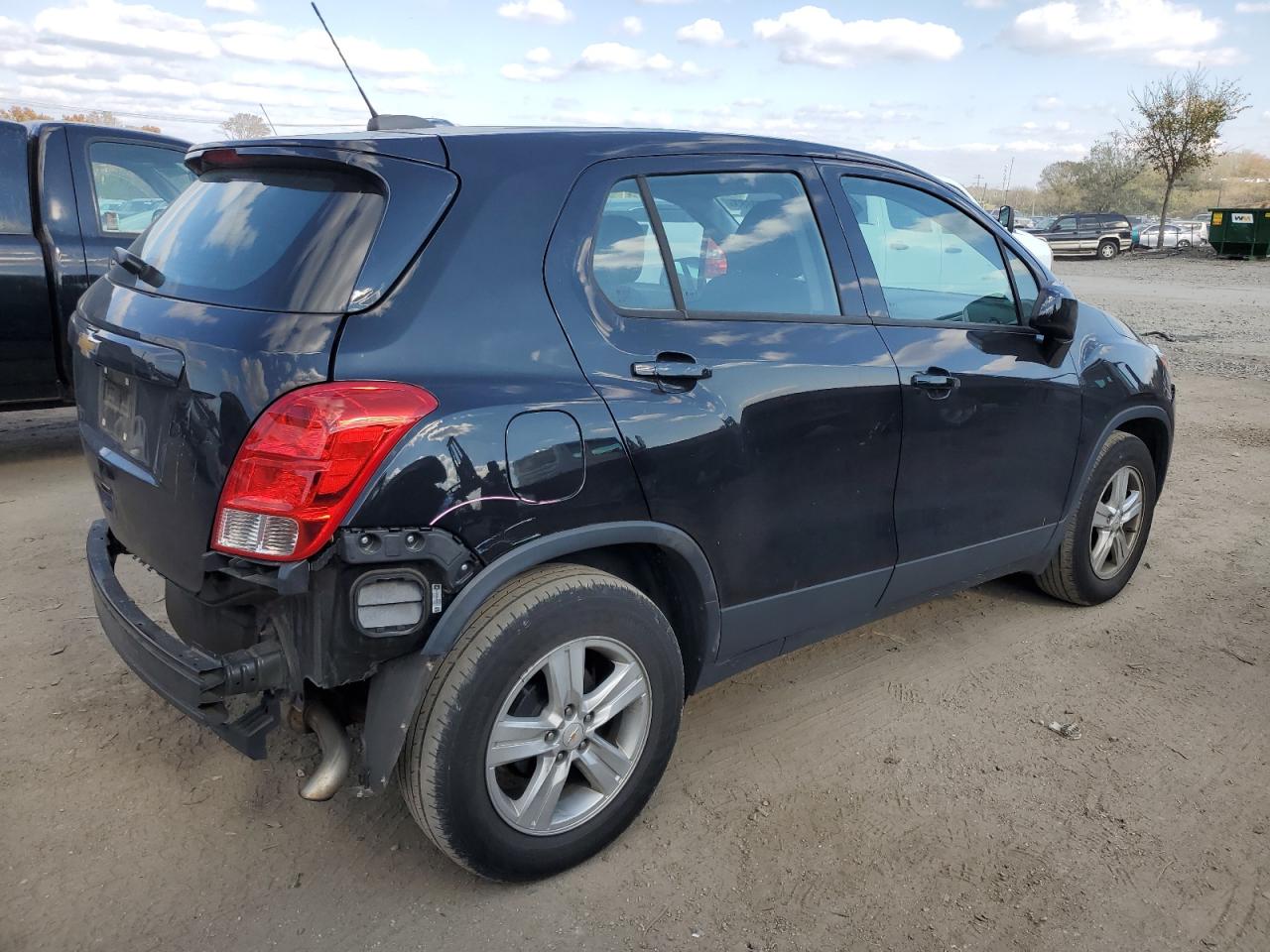 Image 3 of 2020 CHEVROLET TRAX LS 2020 with VIN KL7CJKSB8LB057931