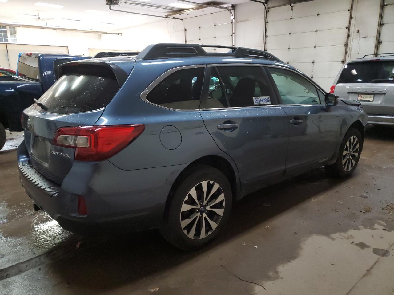 Изображение 3 2015 SUBARU OUTBACK 2.5I LIMITED 2015 с VIN 4S4BSBJC0F3204095