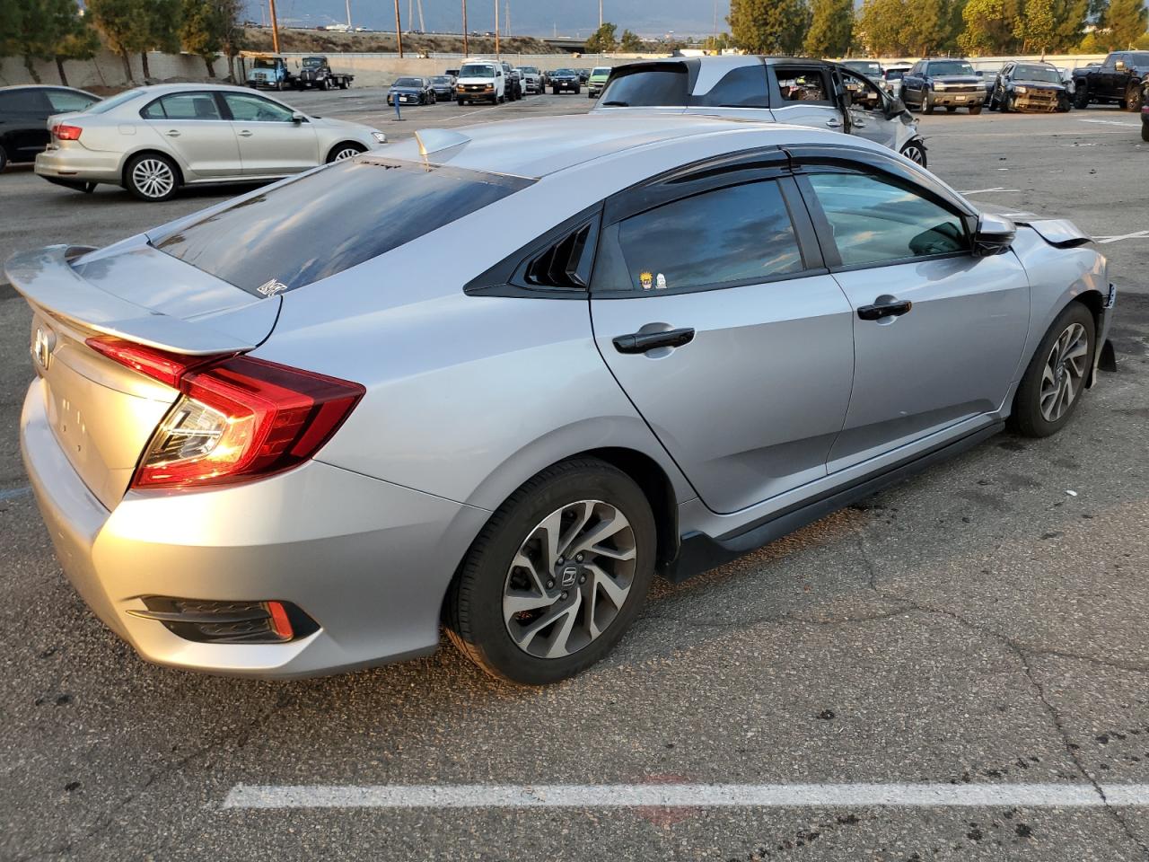 Obraz 3 z 2017 HONDA CIVIC EX 2017 z VIN 2HGFC2F72HH548592