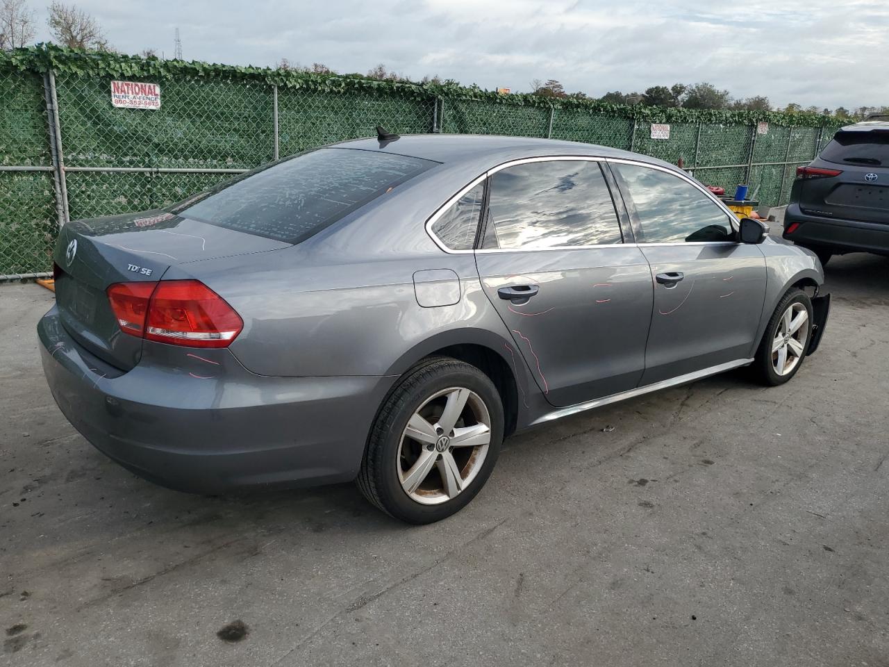 Изображение 3 2015 VOLKSWAGEN PASSAT SE 2015 с VIN 1VWBV7A32FC108636