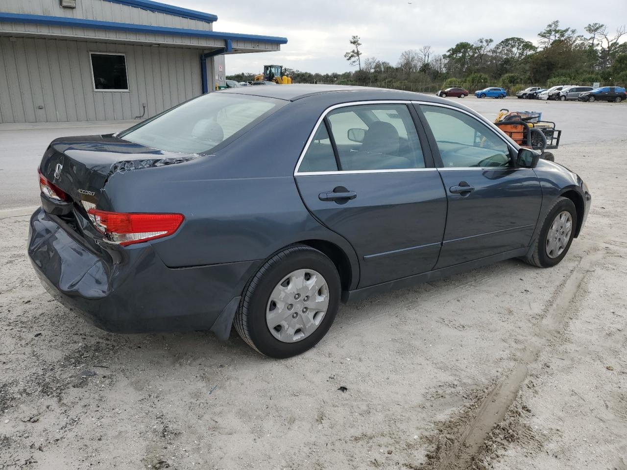 Изображение 3 2004 HONDA ACCORD LX 2004 с VIN JHMCM56344C001025