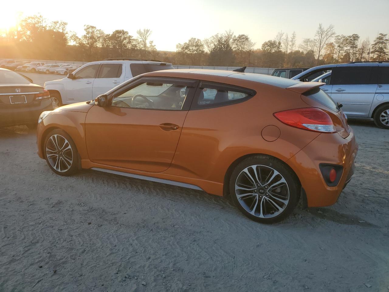 Image 2 of 2016 HYUNDAI VELOSTER TURBO 2016 with VIN KMHTC6AE3GU265091