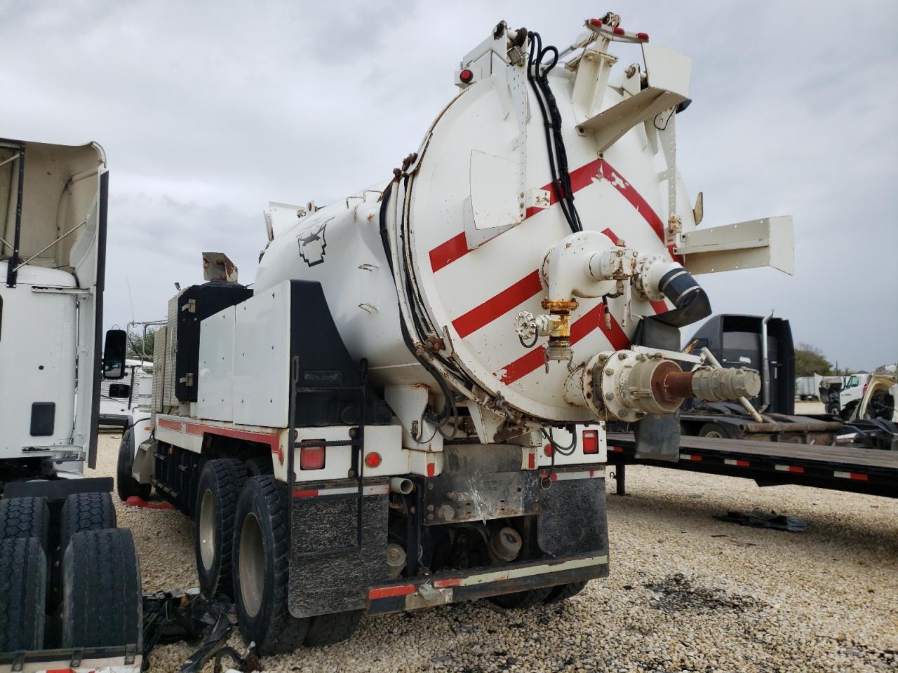 Image 3 of 2012 PETERBILT 367  2012 with VIN 1NPTL70X5CD146636