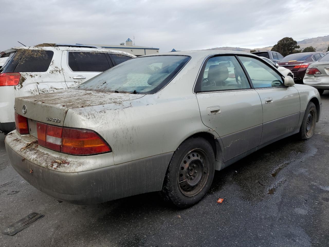 Image 3 of 1998 LEXUS ES 300 1998 with VIN JT8BF28G7W5017604