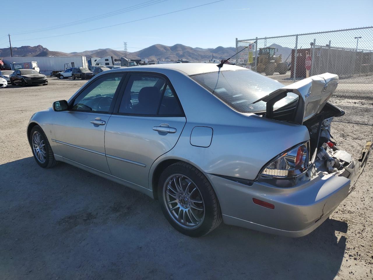 Image 2 of 2001 LEXUS IS 300 2001 with VIN JTHBD182X10006297