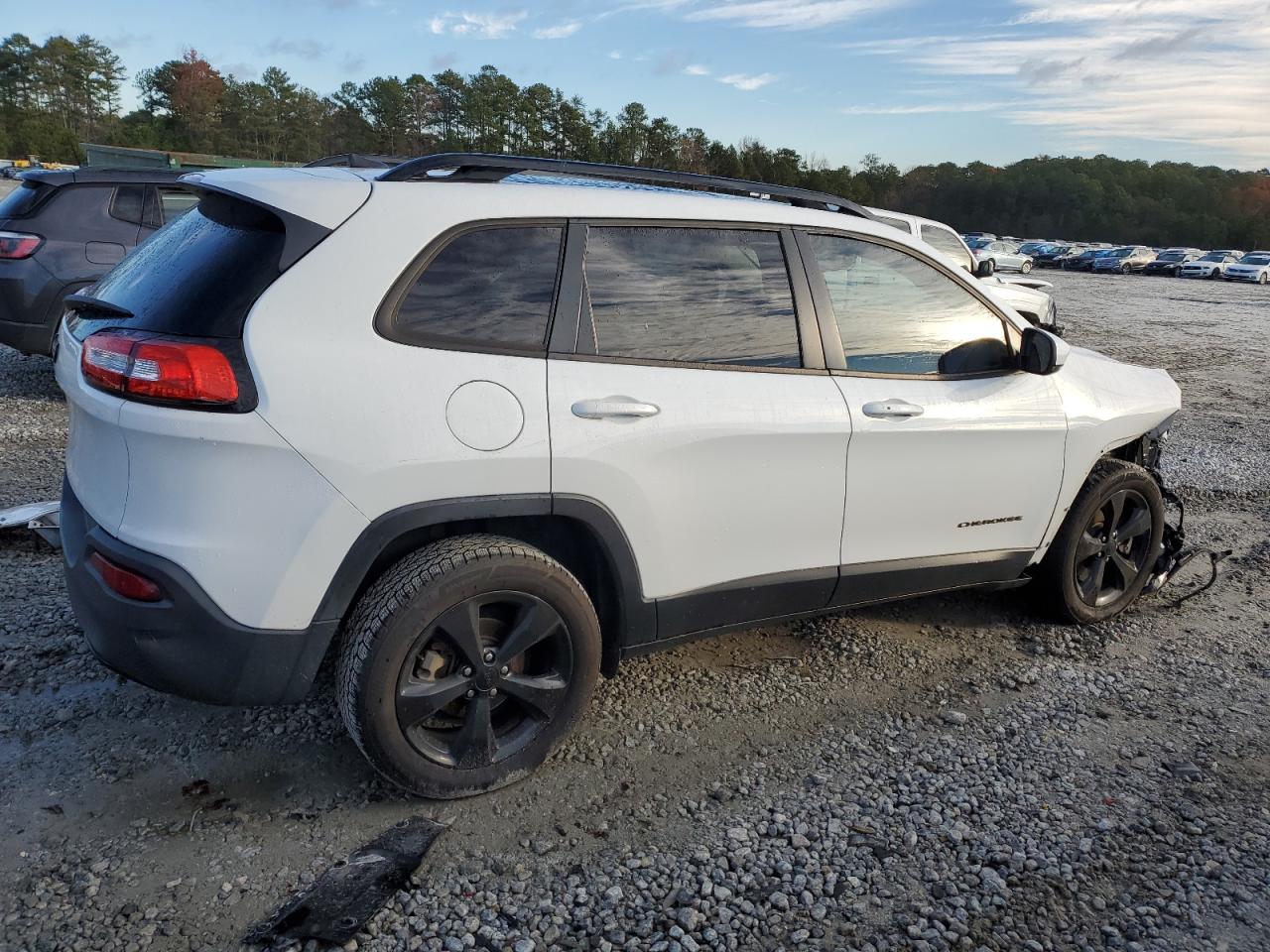 Image 3 of 2016 JEEP CHEROKEE LIMITED 2016 with VIN 1C4PJLDB4GW346908