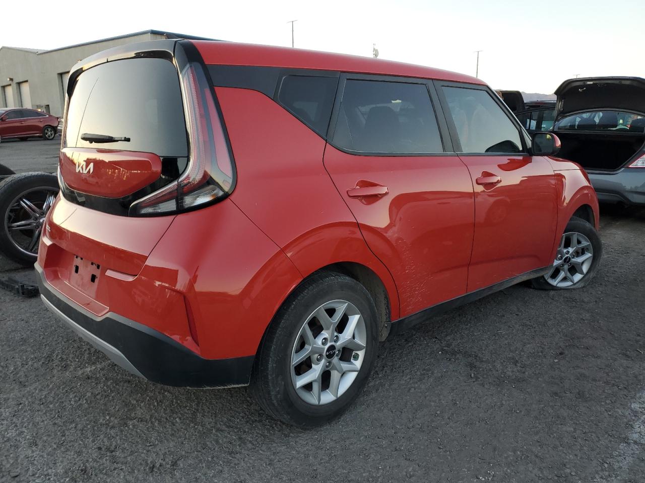 Изображение 3 2023 KIA SOUL LX 2023 с VIN KNDJ23AU0P7189753