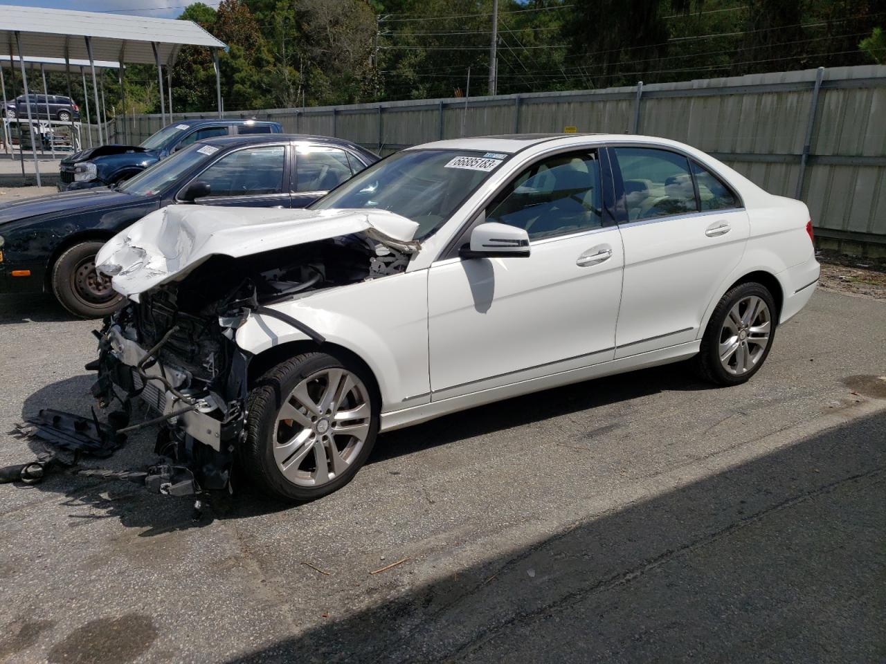 Изображение 1 2013 MERCEDES-BENZ C 250 2013 с VIN WDDGF4HB0DF950149