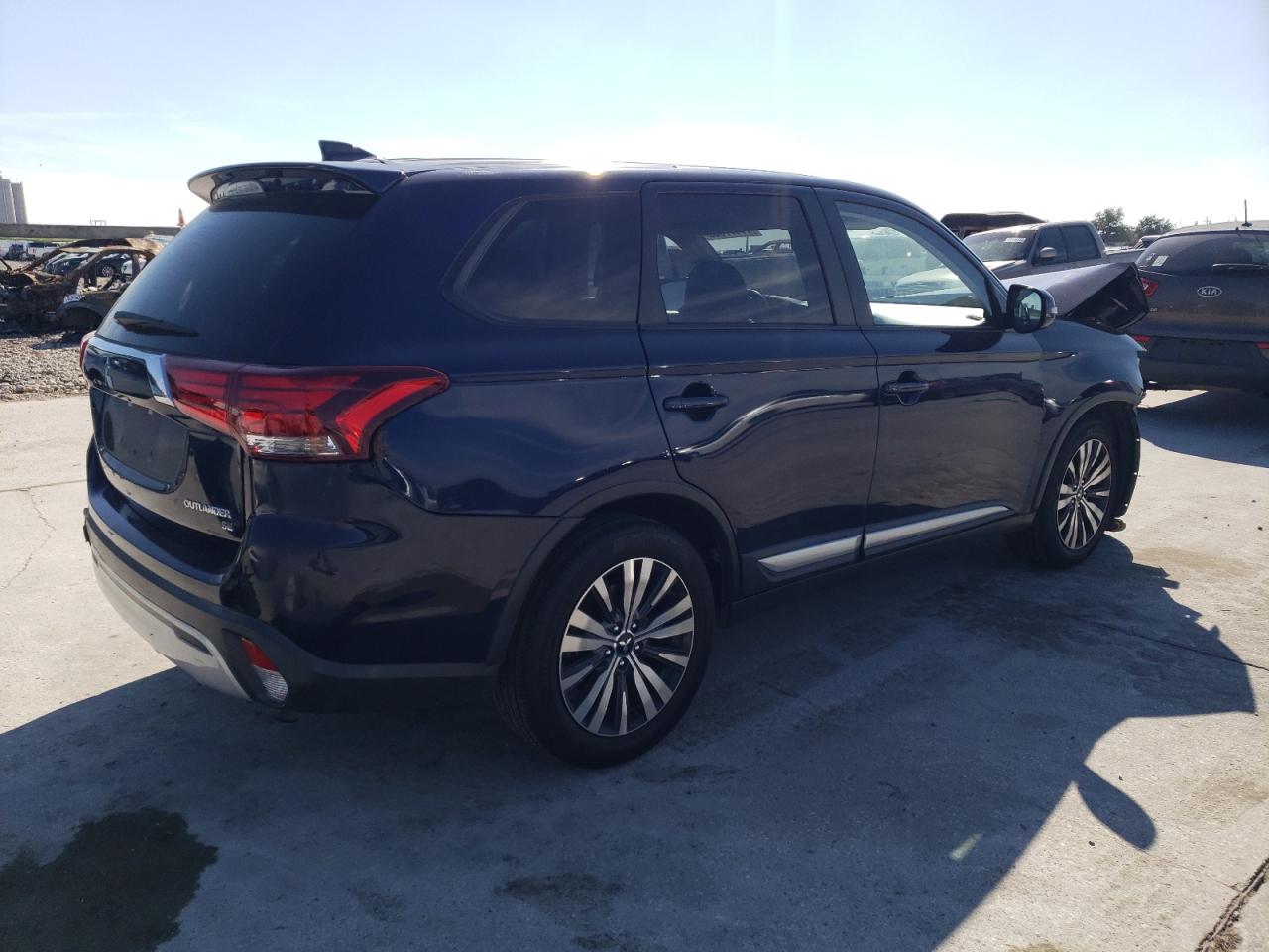 Изображение 3 2019 MITSUBISHI OUTLANDER SE 2019 с VIN JA4AD3A39KZ018217