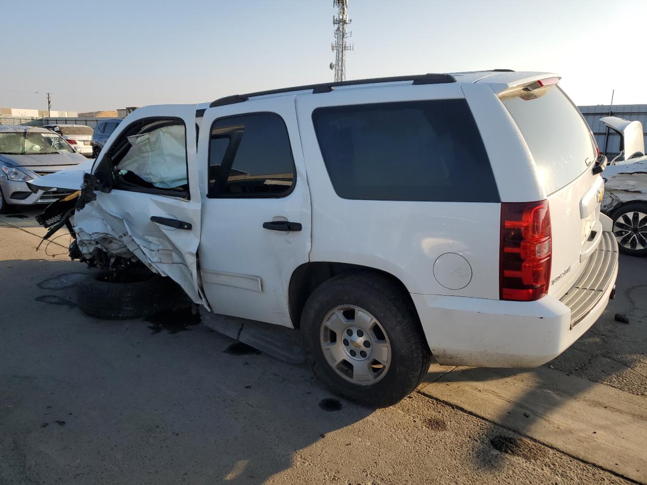 Image 2 of 2010 CHEVROLET TAHOE K1500 LS 2010 with VIN 1GNUKAE00AR130522