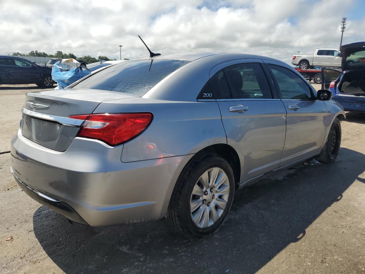 Obraz 3 z 2013 CHRYSLER 200 LX 2013 z VIN 1C3CCBAB9DN648367