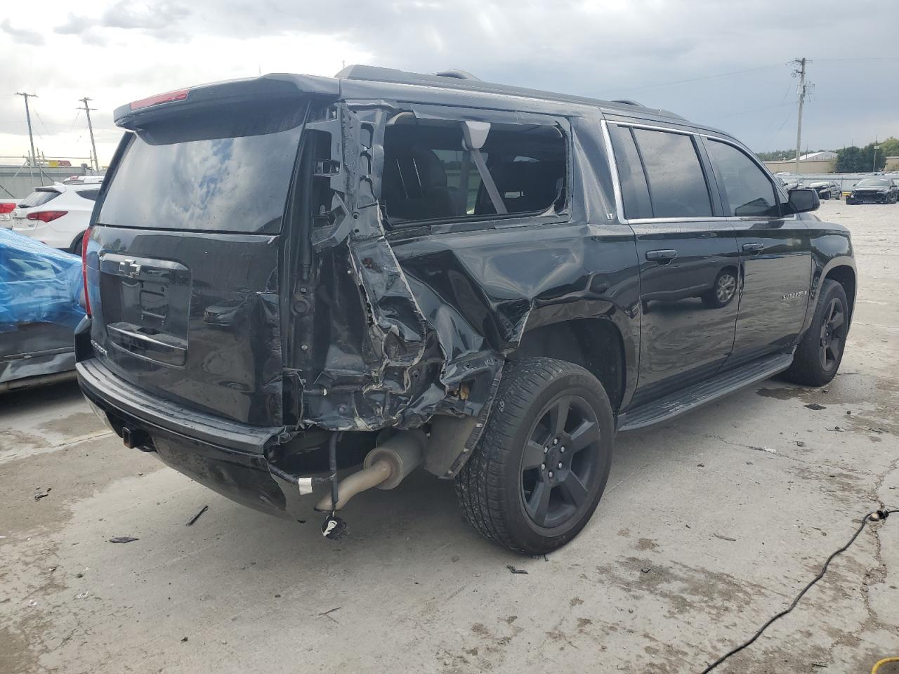 Image 3 of 2017 CHEVROLET SUBURBAN K1500 LT 2017 with VIN 1GNSKHKC0HR265623