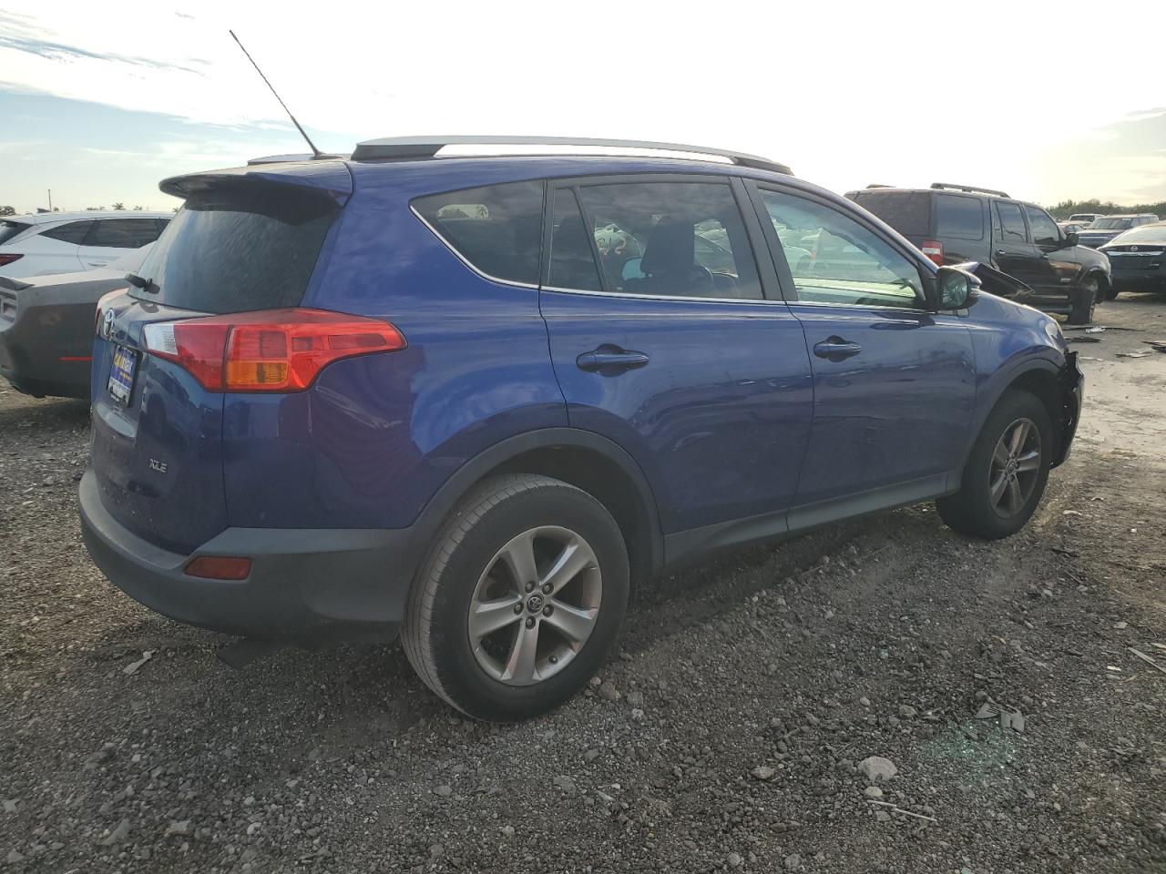 Image 3 of 2015 TOYOTA RAV4 XLE 2015 with VIN 2T3WFREV5FW138445