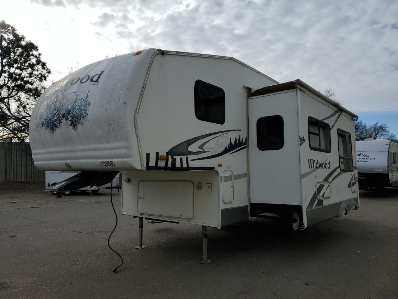 Image 2 of 2005 WILDWOOD WILDWOOD 2005 with VIN 4X4FWDA255J045253