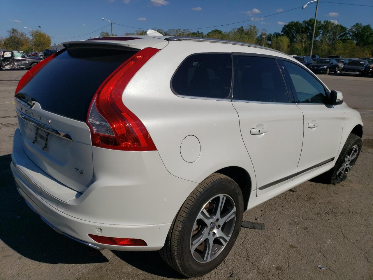 Image 3 of 2015 VOLVO XC60 T6 PLATINUM 2015 with VIN YV449MDM2F2666704