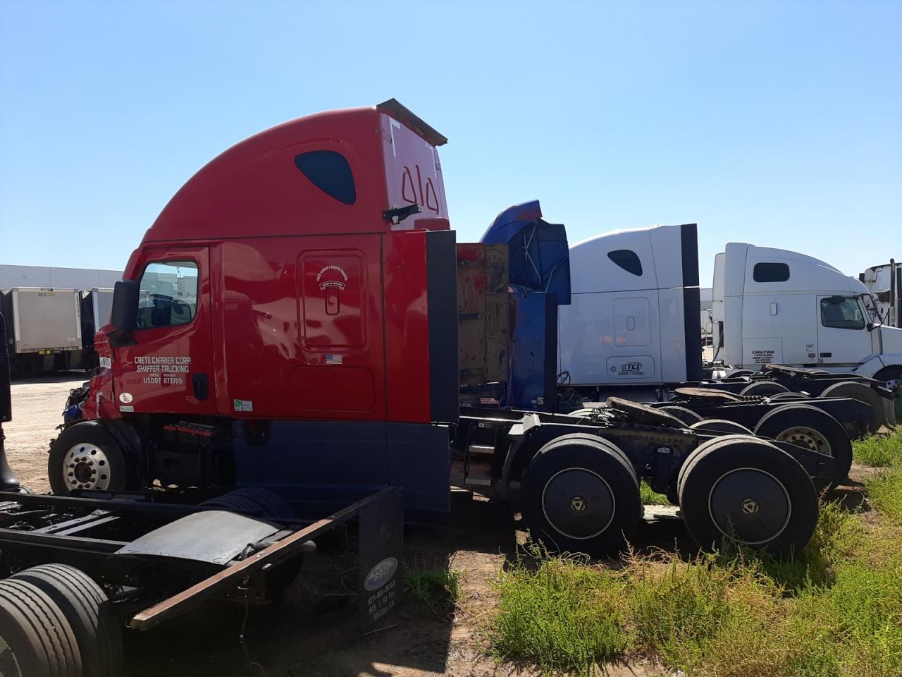 Image 3 of 2021 FREIGHTLINER CASCADIA 126  2021 with VIN 1FUJHHDR1MLMJ5264