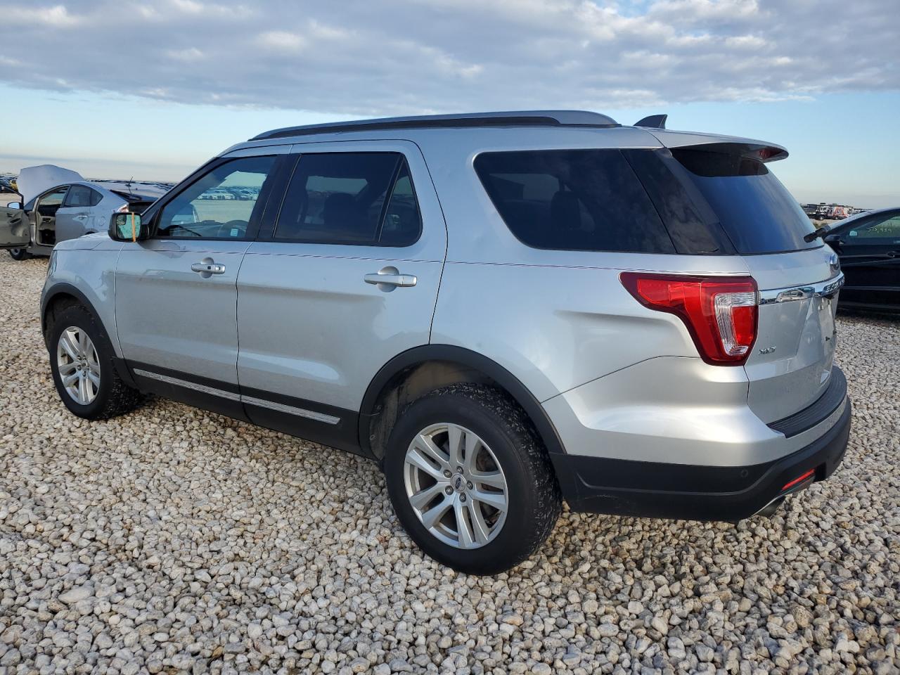 Изображение 2 2018 FORD EXPLORER XLT 2018 с VIN 1FM5K8DH5JGB38197