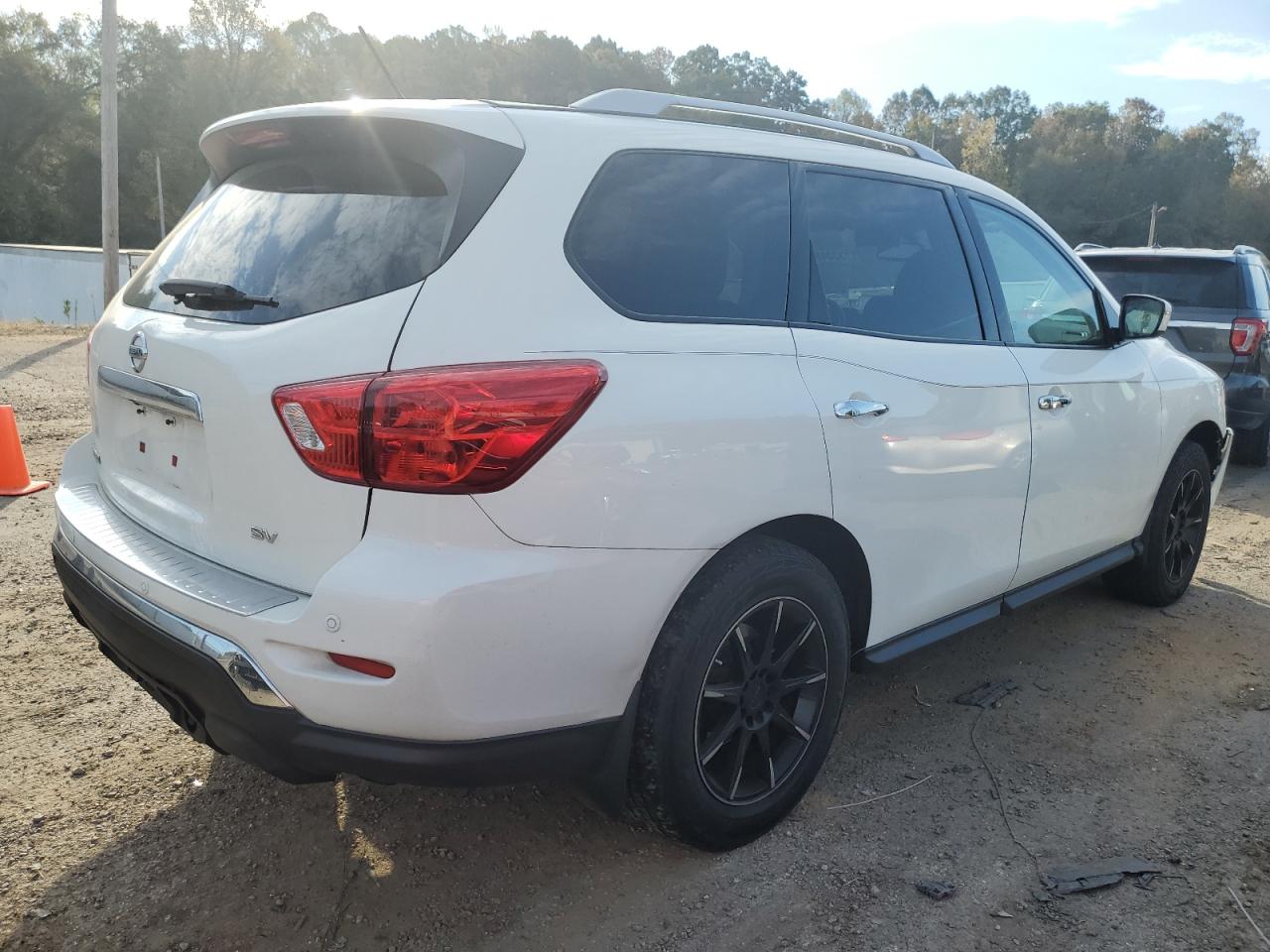 Изображение 3 2017 NISSAN PATHFINDER S 2017 с VIN 5N1DR2MN7HC613084