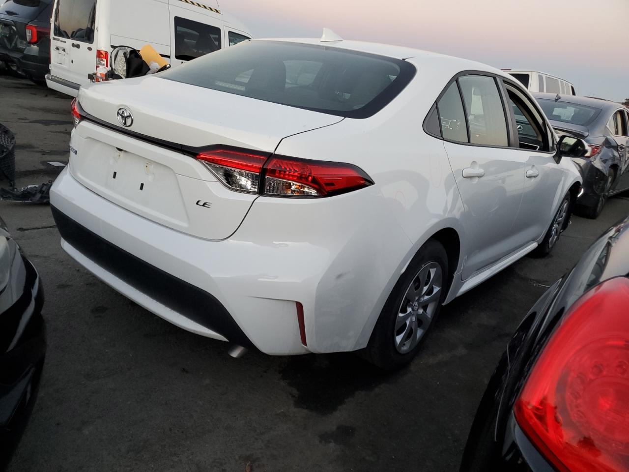 Изображение 3 2022 TOYOTA COROLLA LE 2022 с VIN JTDEPMAE2N3033820
