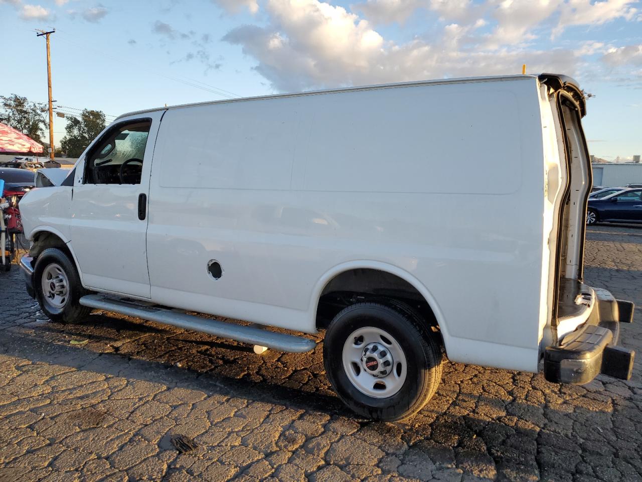 Изображение 2 2022 GMC SAVANA G2500 2022 с VIN 1GTW7AF70N1255720