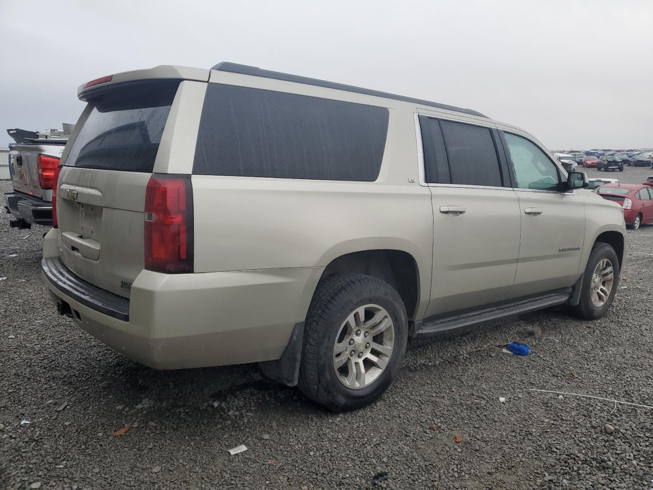 Изображение 3 2015 CHEVROLET SUBURBAN K1500 LS 2015 с VIN 1GNSKHEC0FR745475