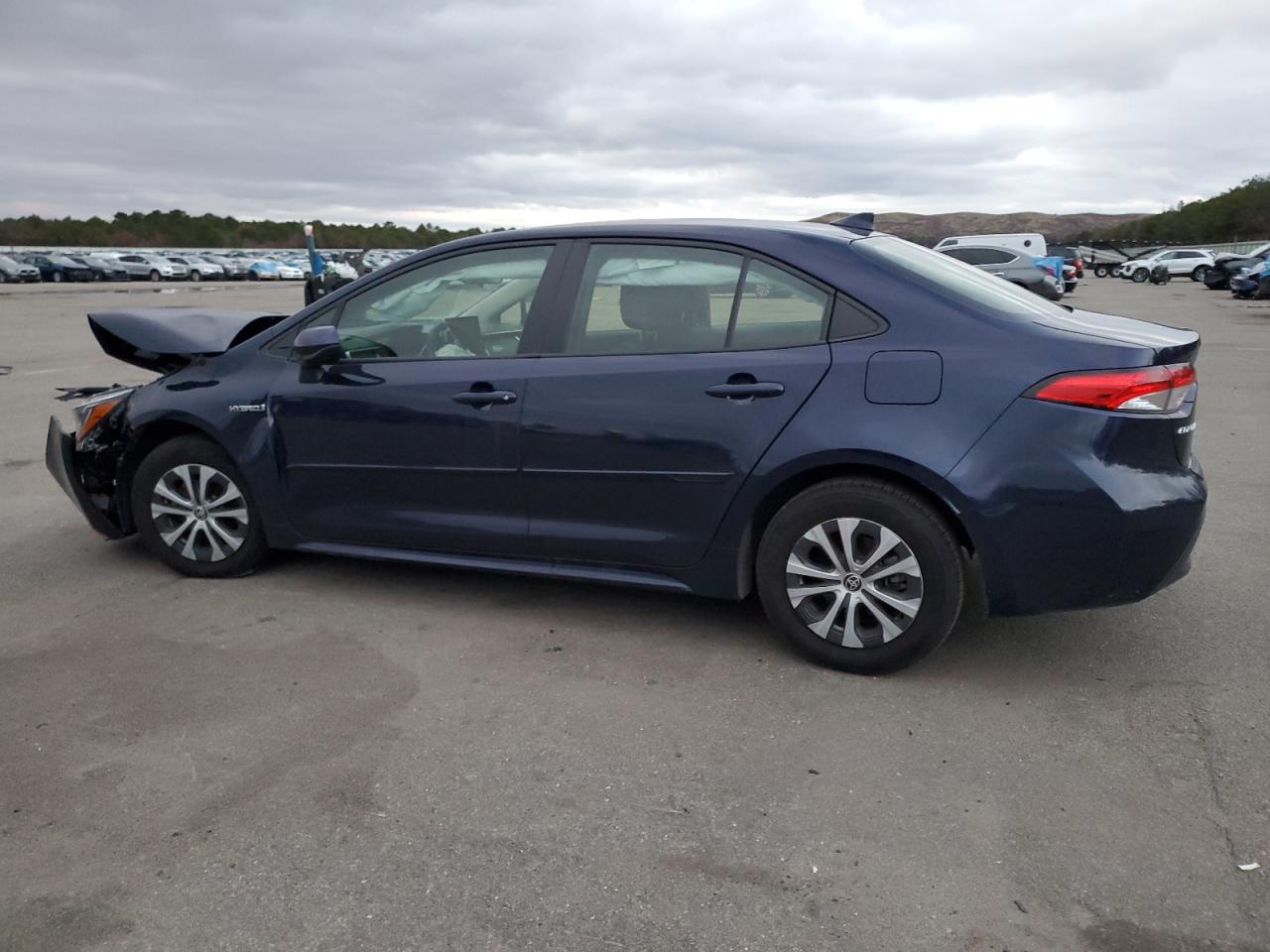 Image 2 of 2021 TOYOTA COROLLA LE 2021 with VIN JTDEAMDE7MJ031648