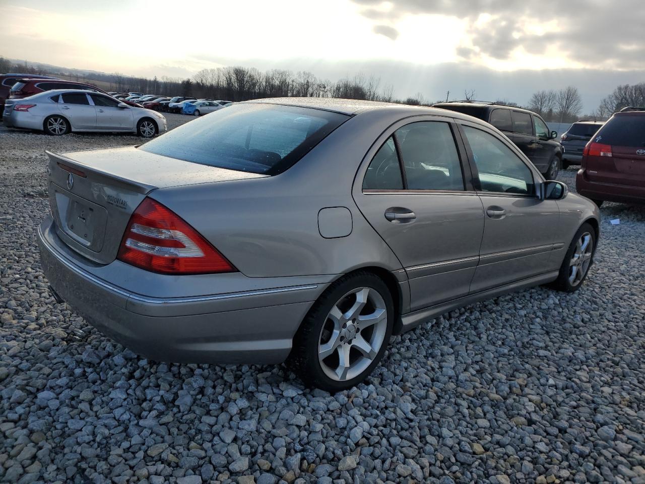 Image 3 of 2007 MERCEDES-BENZ C 230 2007 with VIN WDBRF52H97E023522