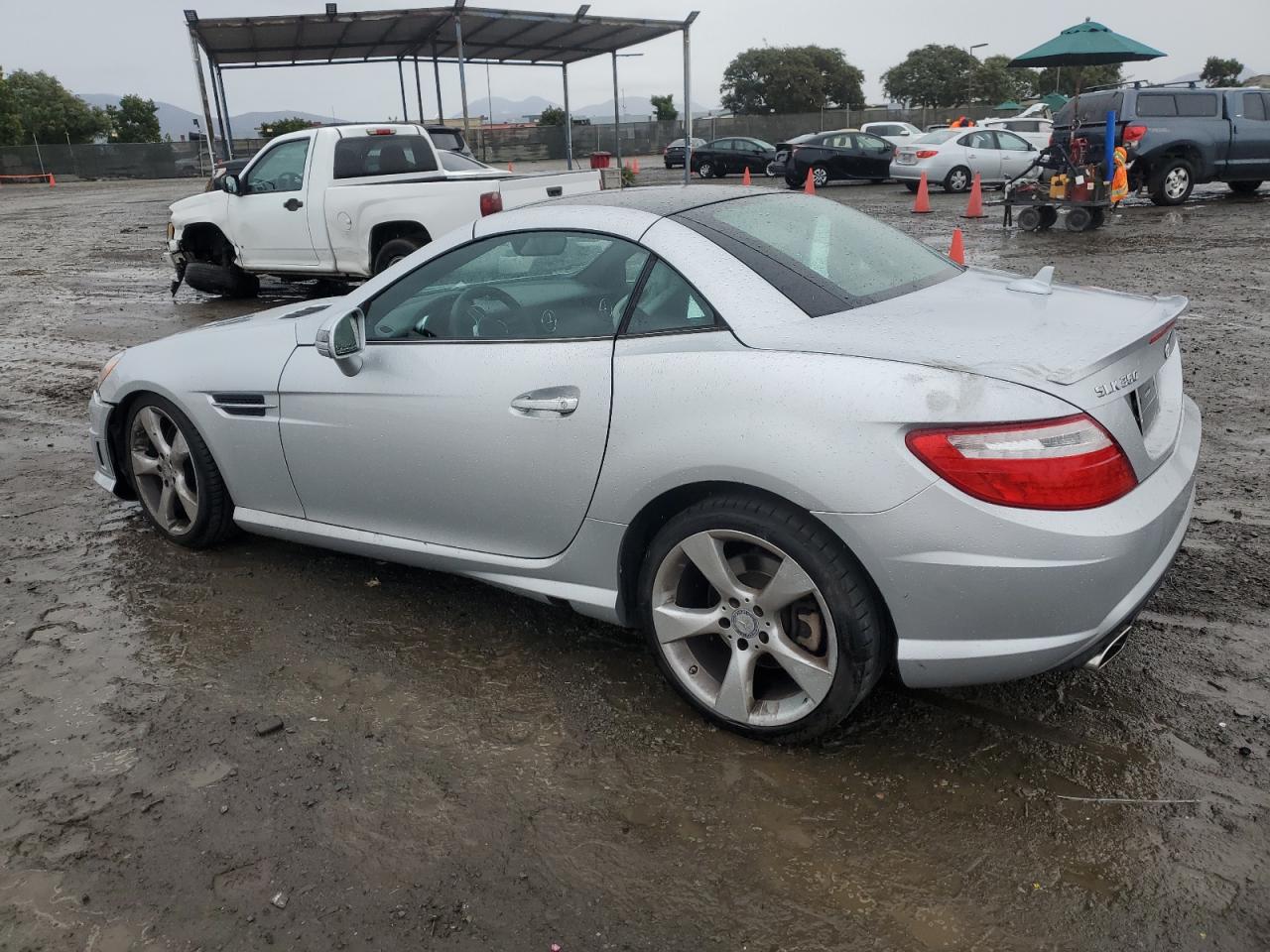 Image 2 of 2016 MERCEDES-BENZ SLK 350 2016 with VIN WDDPK5HA5GF118237