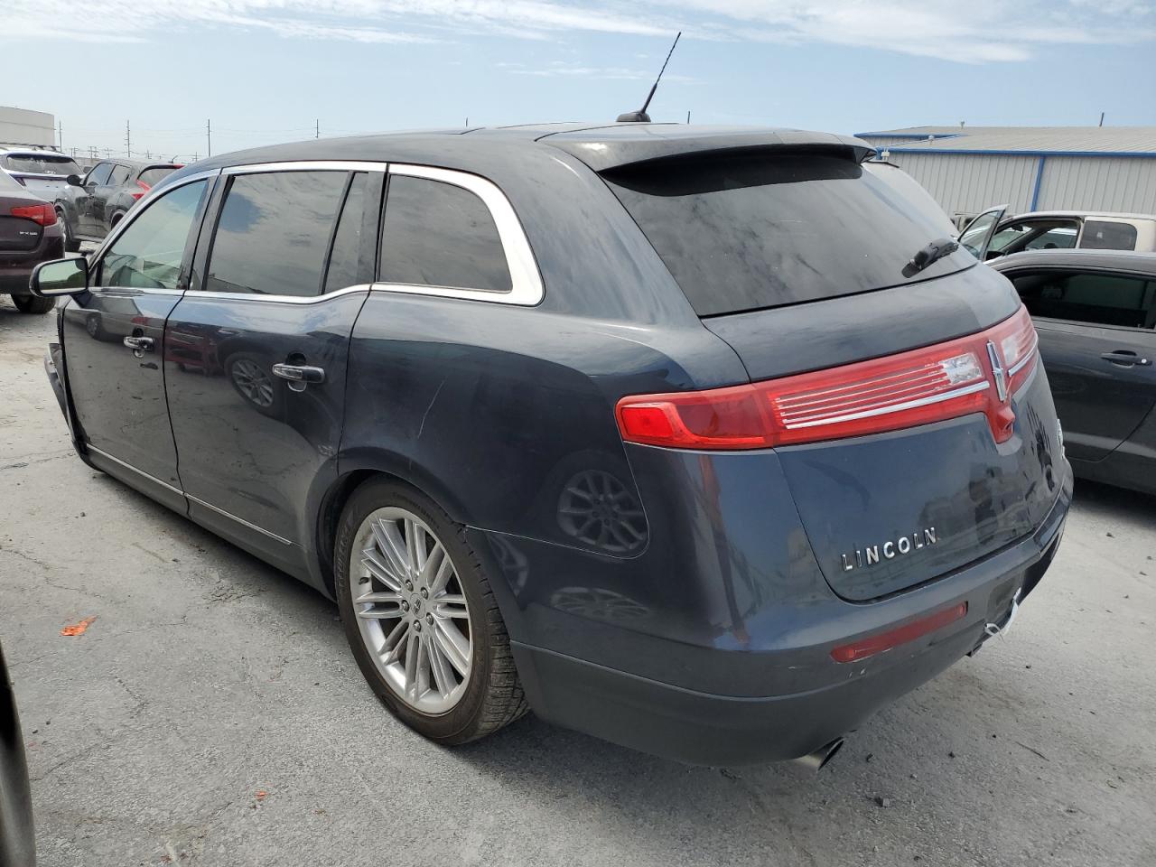 Obraz 2 z 2014 LINCOLN MKT  2014 z VIN 2LMHJ5AT1EBL51267