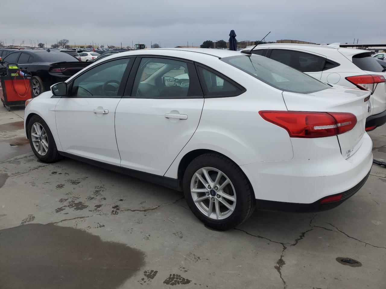 Image 2 of 2018 FORD FOCUS SE 2018 with VIN 1FADP3F29JL280370