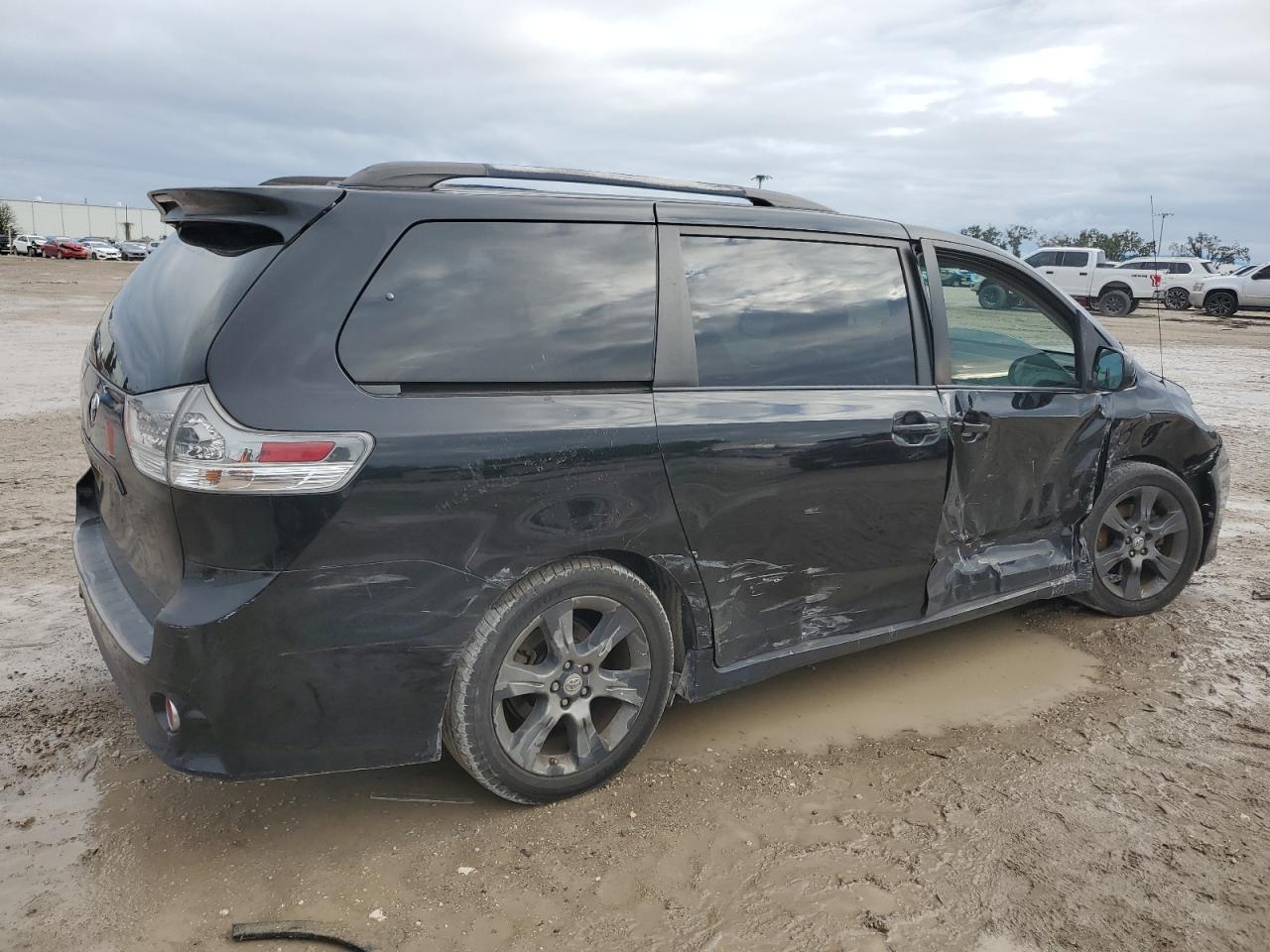 Obraz 3 z 2011 TOYOTA SIENNA SPORT 2011 z VIN 5TDXK3DC2BS152019