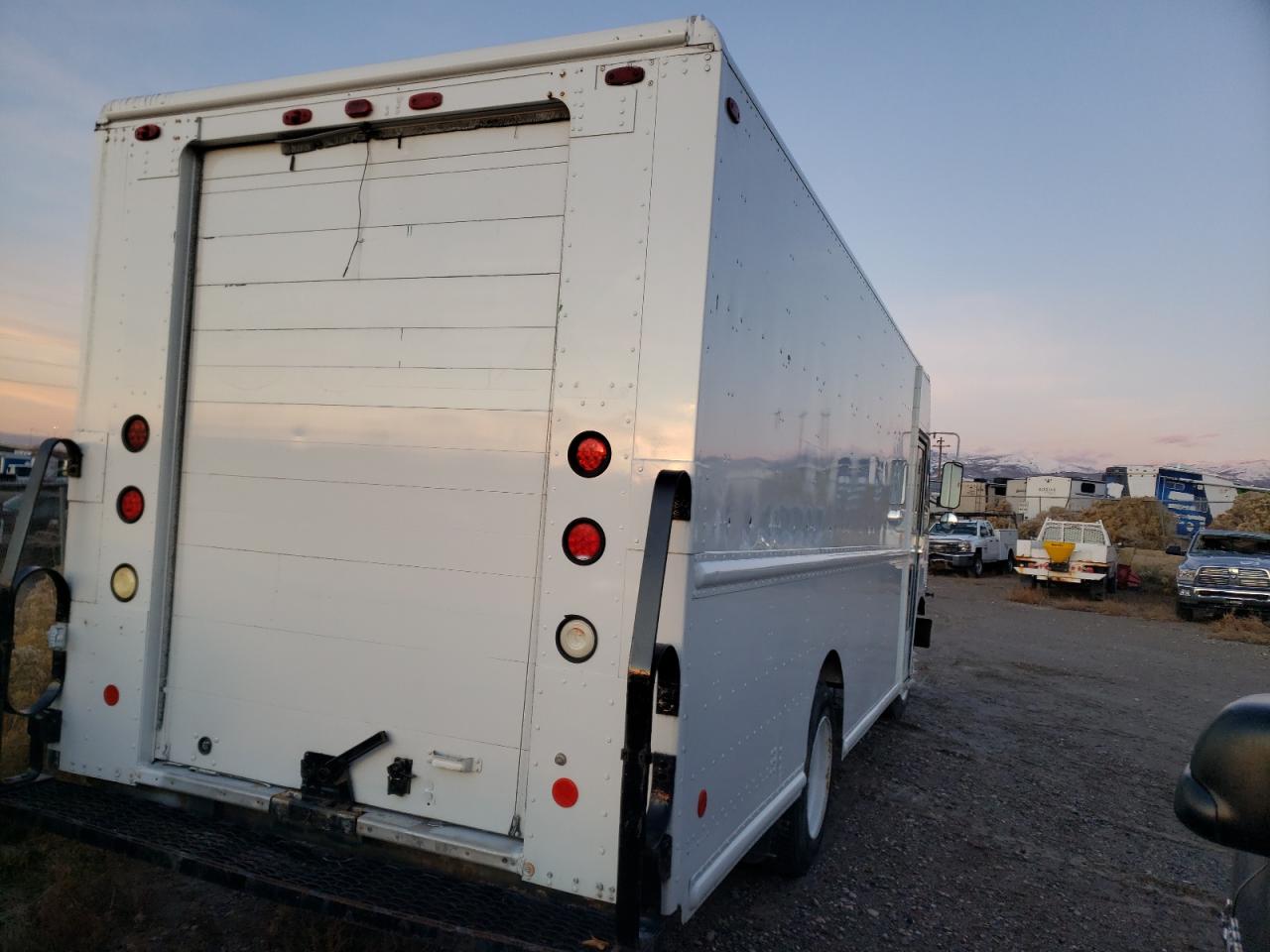 Изображение 3 2007 FREIGHTLINER CHASSIS M LINE WALK-IN VAN 2007 с VIN 4UZAARCP07CZ28328
