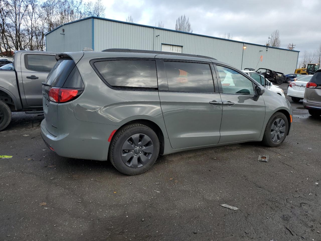 Image 3 of 2020 CHRYSLER PACIFICA HYBRID LIMITED 2020 with VIN 2C4RC1N75LR238950