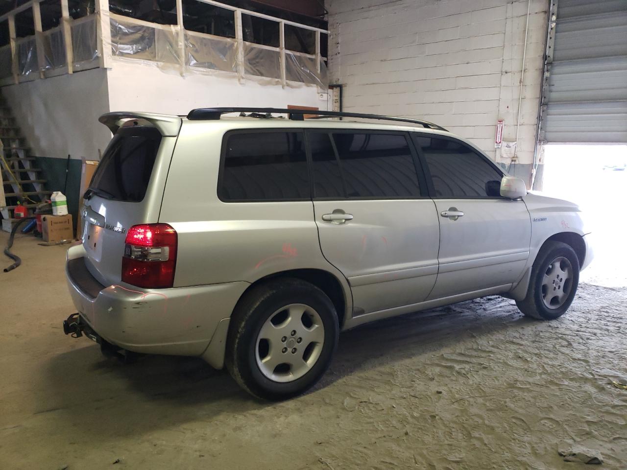 Image 3 of 2005 TOYOTA HIGHLANDER LIMITED 2005 with VIN JTEEP21A250103640