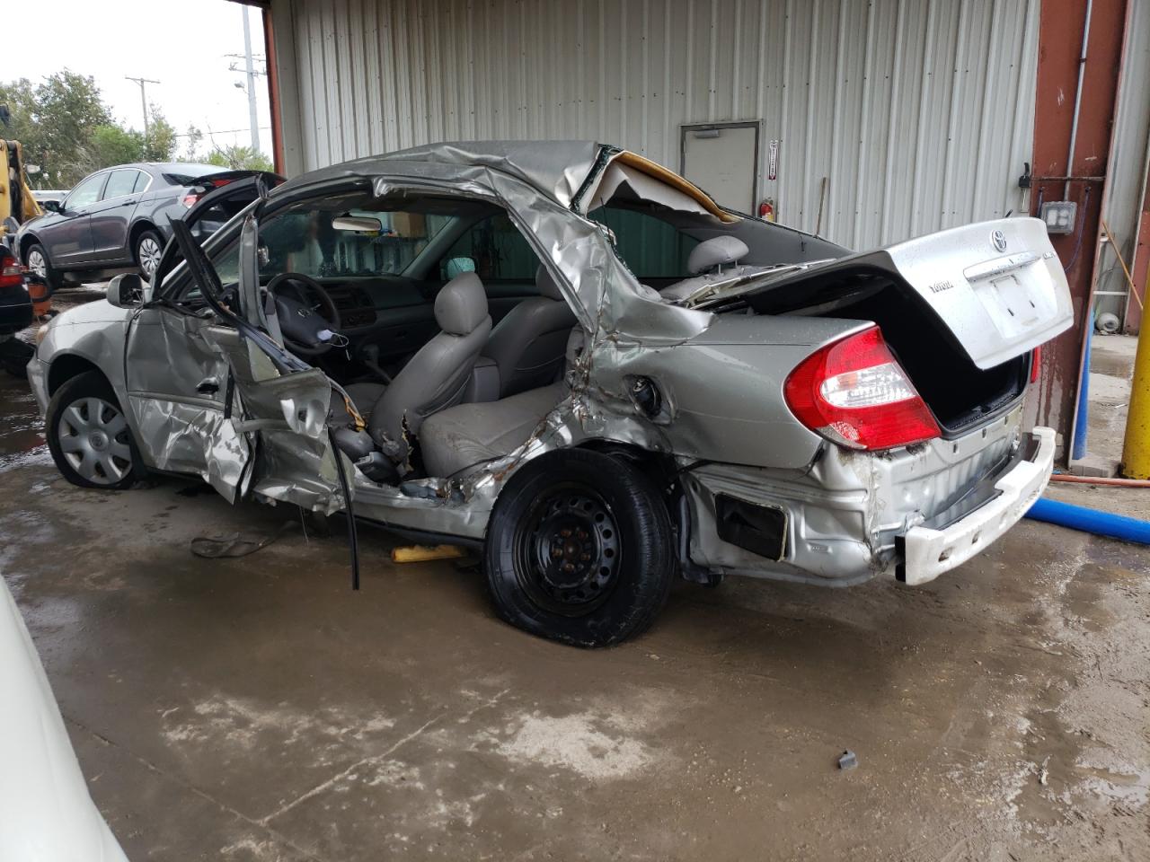 Image 2 of 2003 TOYOTA CAMRY LE 2003 with VIN 4T1BE32K23U771952