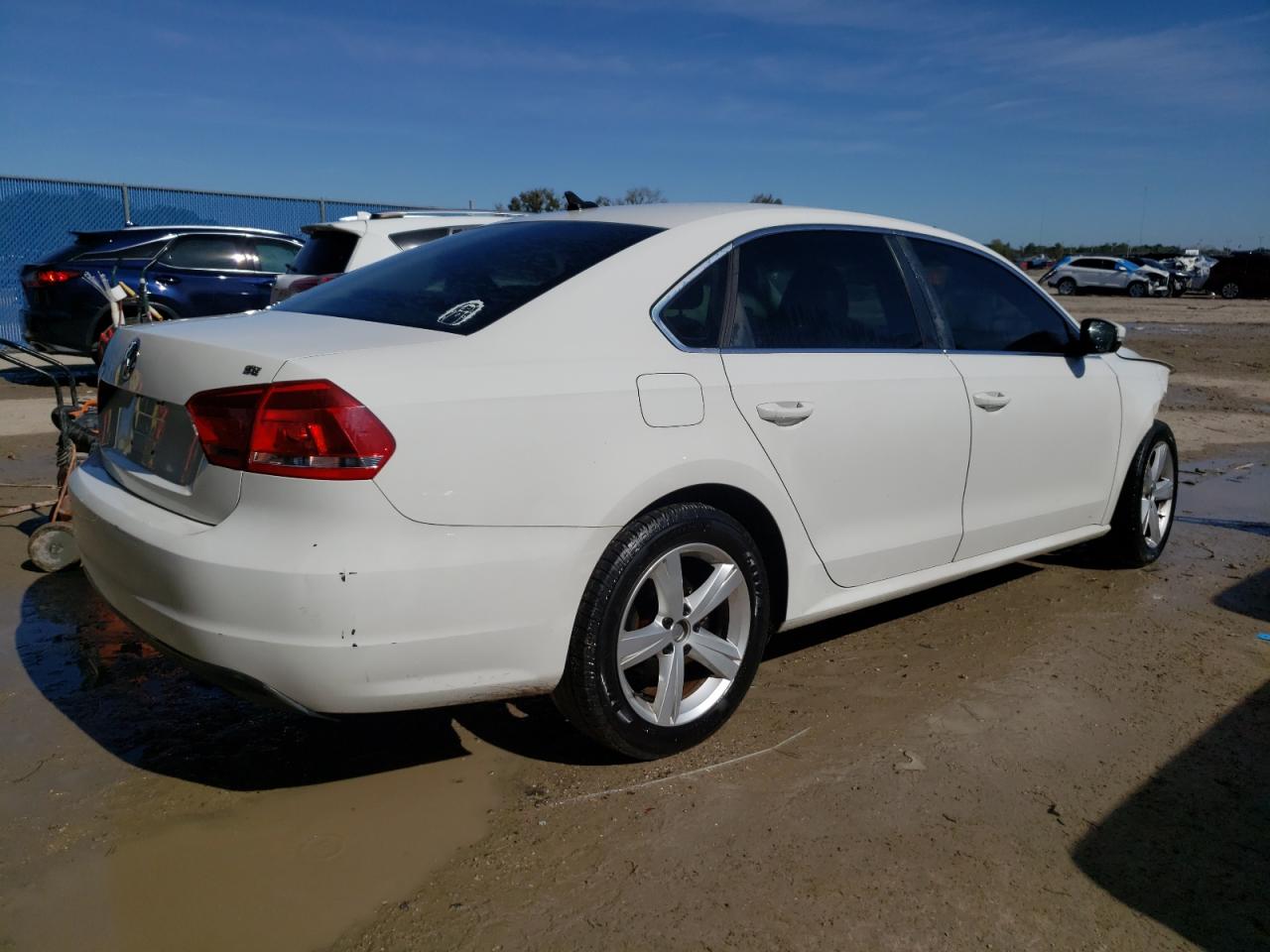 Image 3 of 2013 VOLKSWAGEN PASSAT SE 2013 with VIN 1VWBH7A39DC043255