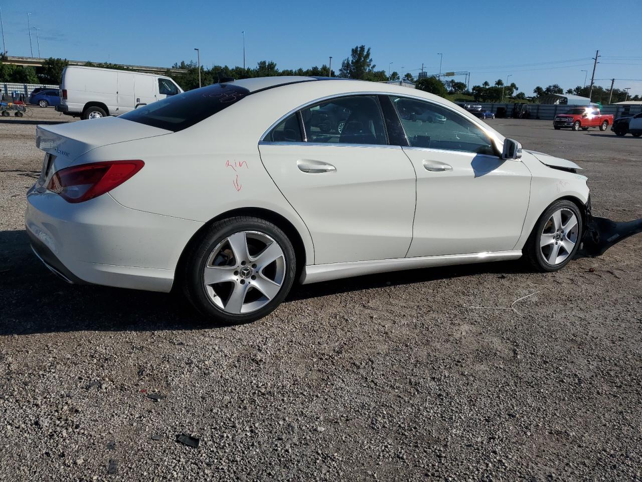 Изображение 3 2018 MERCEDES-BENZ CLA 250 4MATIC 2018 с VIN WDDSJ4GB1JN612335