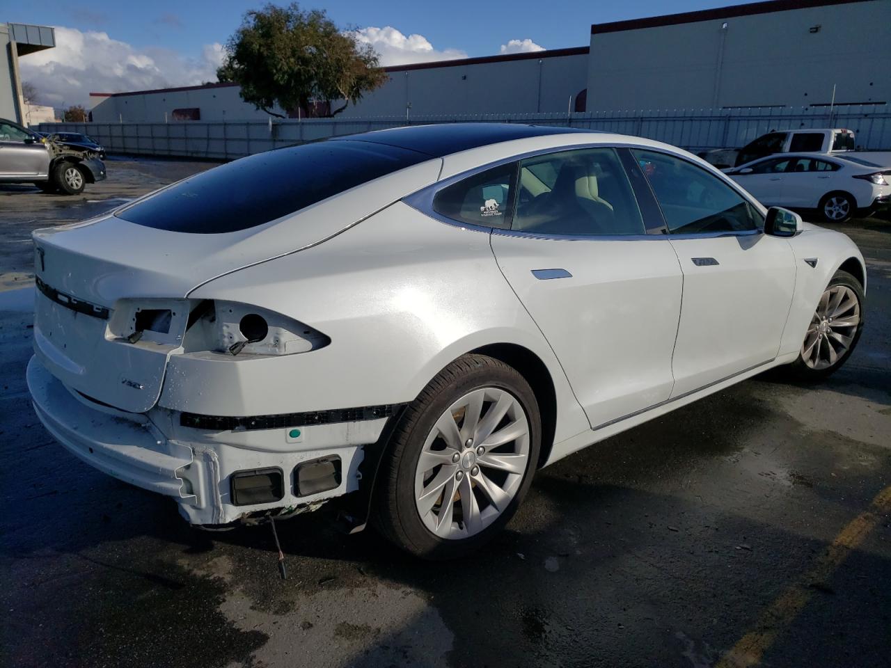Изображение 3 2018 TESLA MODEL S  2018 с VIN 5YJSA1E23JF276276