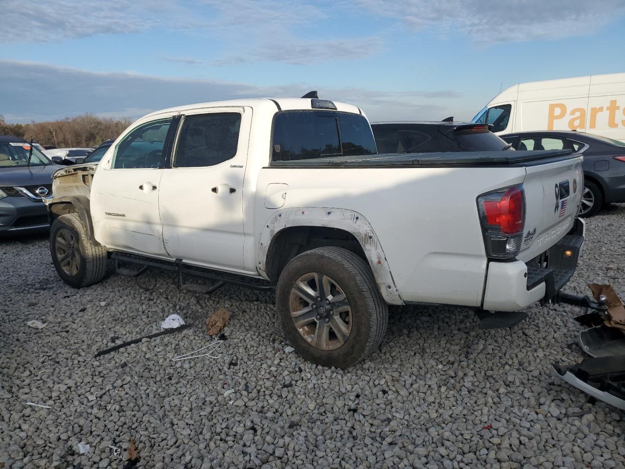 Image 2 of 2017 TOYOTA TACOMA DOUBLE CAB 2017 with VIN 3TMGZ5AN2HM055179