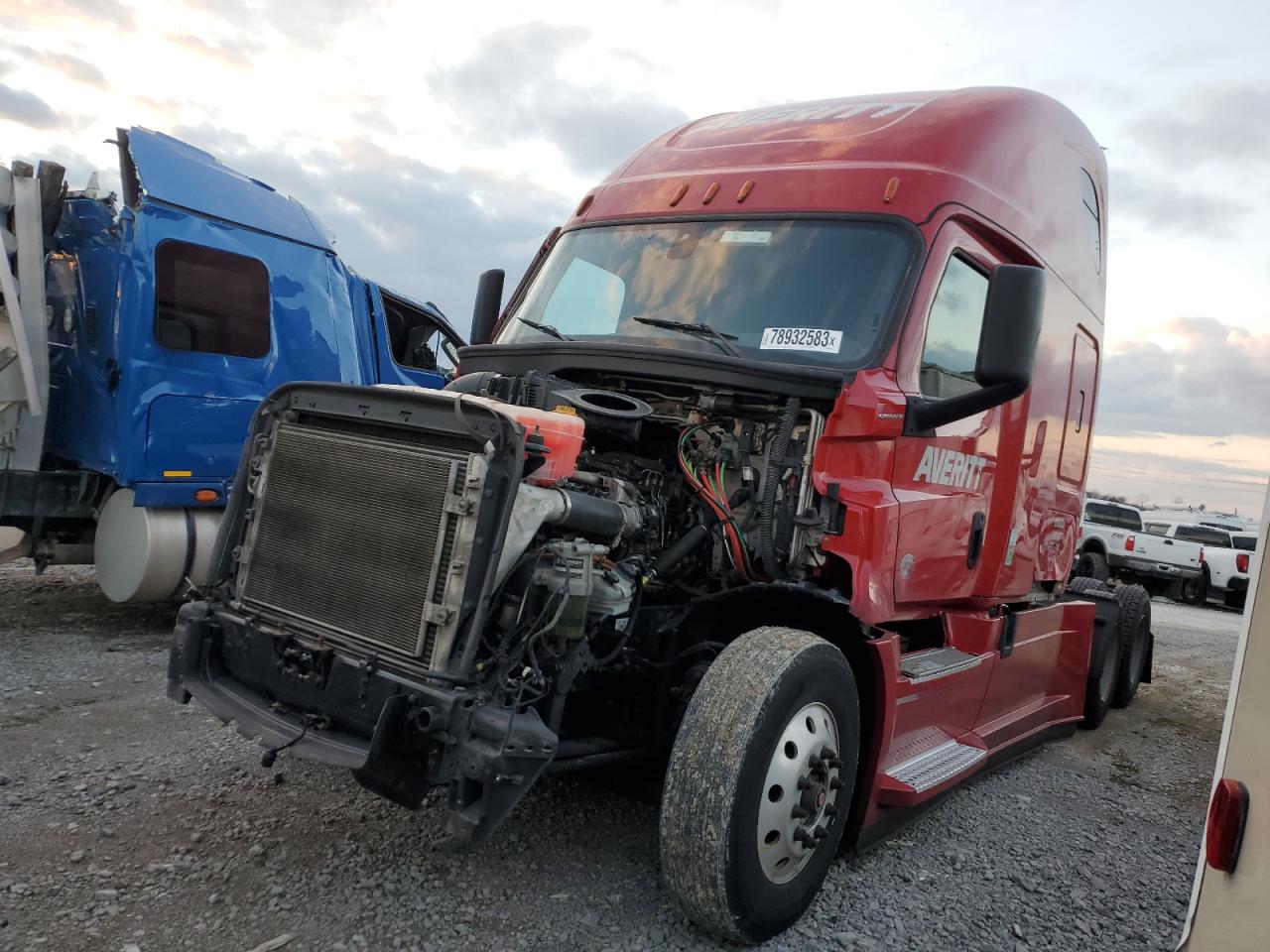 Image 2 of 2019 FREIGHTLINER CASCADIA 126  2019 with VIN 3AKJHHDR4KSKF3482