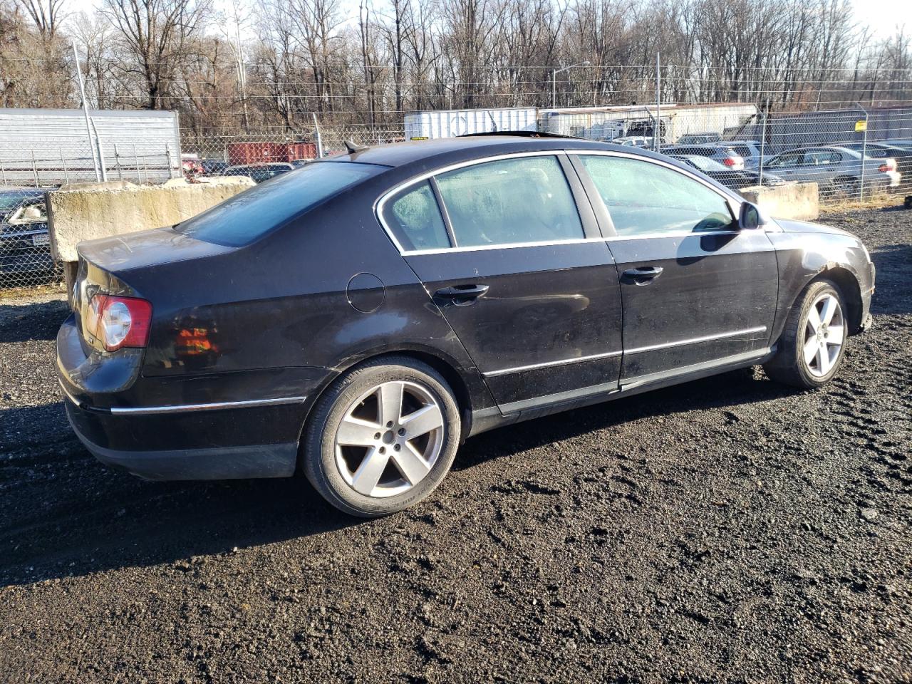 Image 3 of 2008 VOLKSWAGEN PASSAT KOMFORT 2008 with VIN WVWAK73C58P052918