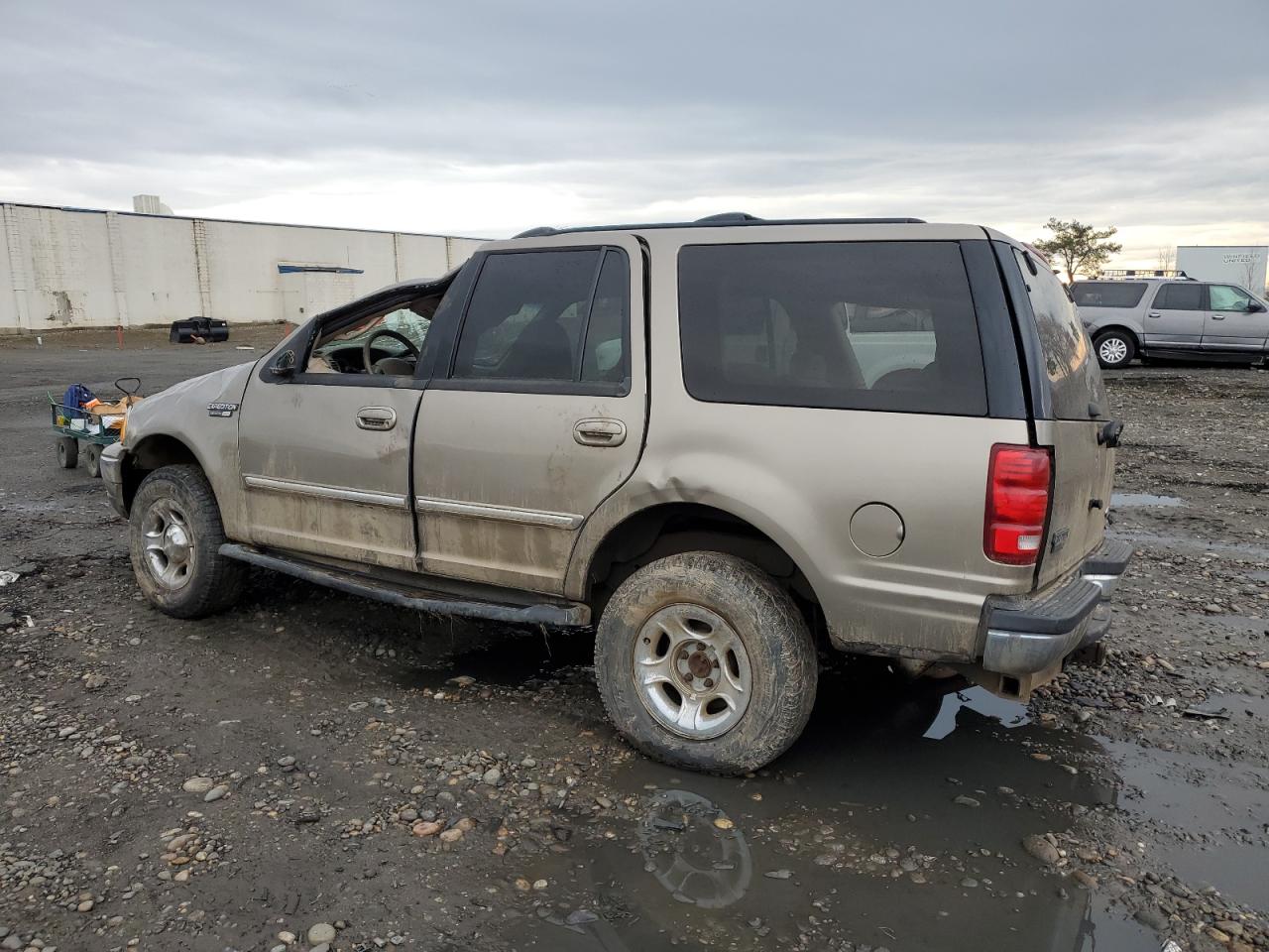 Image 2 of 2002 FORD EXPEDITION XLT 2002 with VIN 1FMPU16L42LA67580