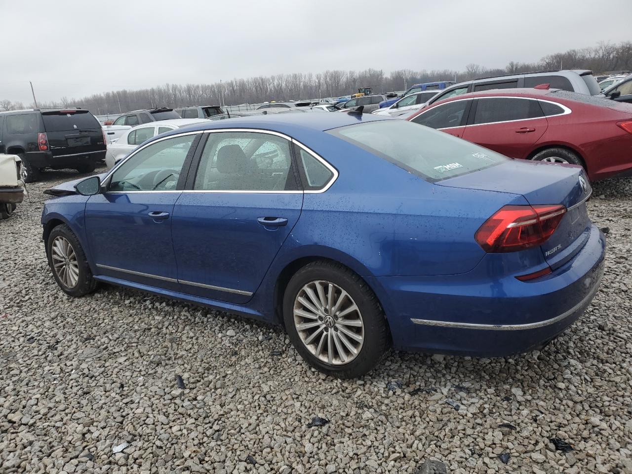 Изображение 2 2017 VOLKSWAGEN PASSAT SE 2017 с VIN 1VWBT7A30HC019818
