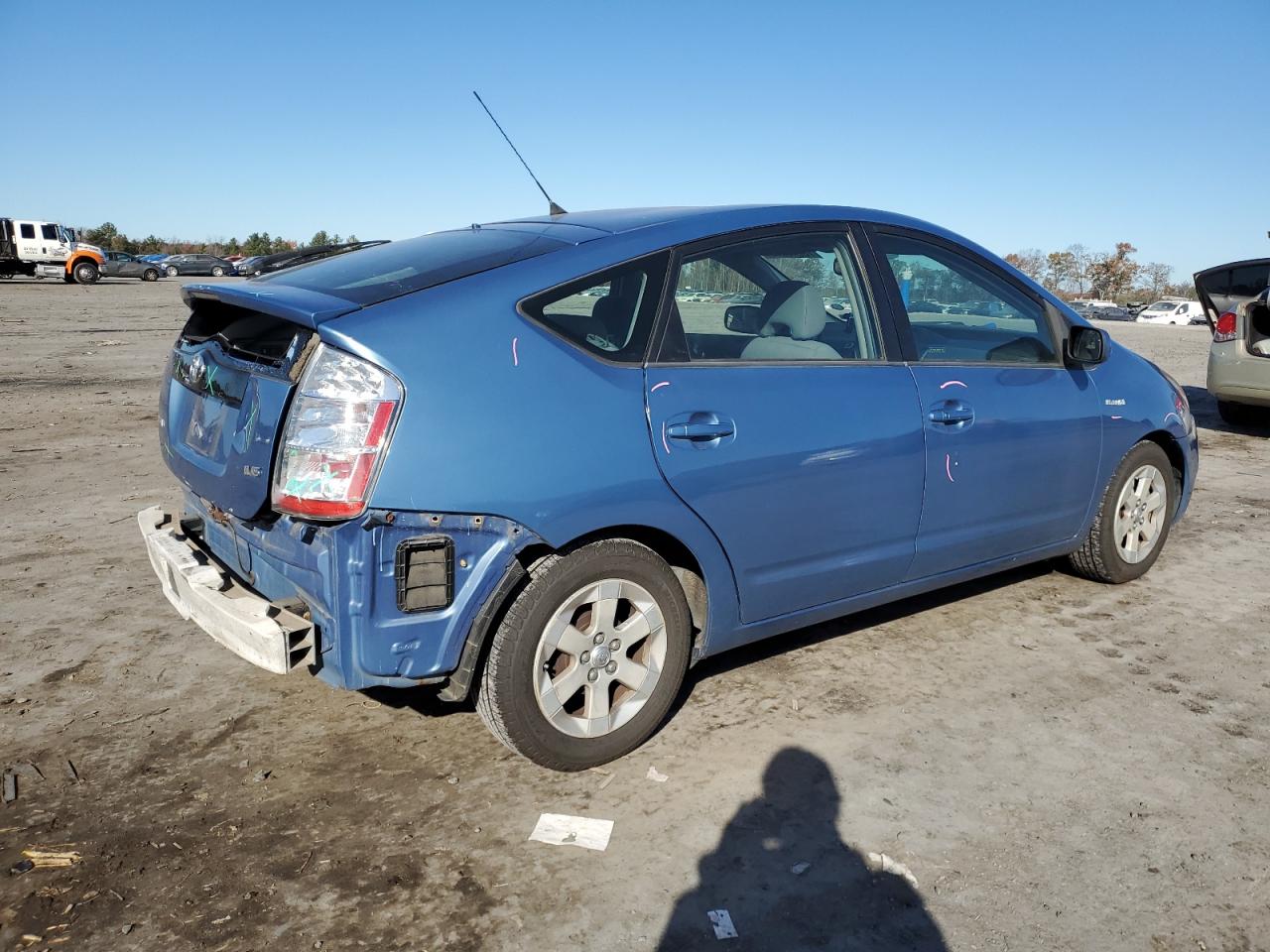 Image 3 of 2007 TOYOTA PRIUS  2007 with VIN JTDKB20U877618198